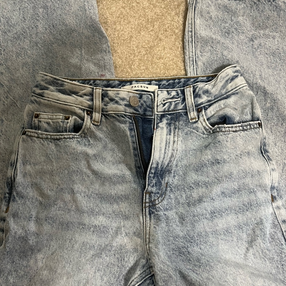 Pacsun 90’s boyfriend jeans with slash on the back